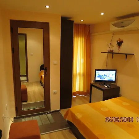 Family Lebed Hotel *